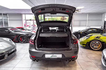 Car image 37