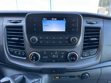 Car image 27
