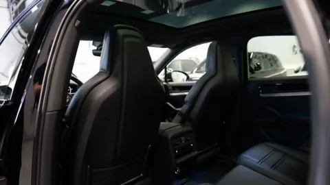 Car image 30