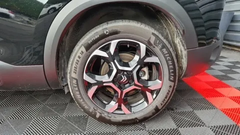 Car image 30