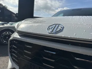 Car image 25