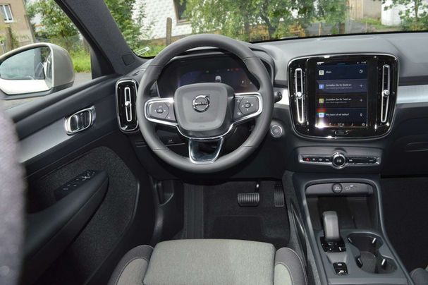 Volvo XC40 B3 Core DKG 120 kW image number 10