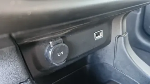 Car image 32