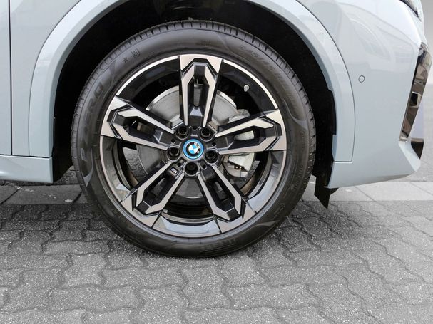 BMW iX2 xDrive30 M Sport 225 kW image number 9