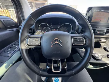 Car image 31