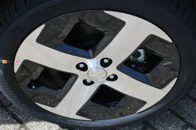 Car image 27