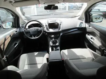 Car image 19