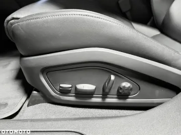 Car image 35
