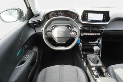 Car image 14