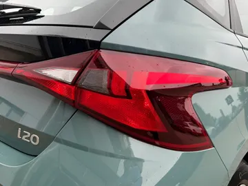 Car image 23