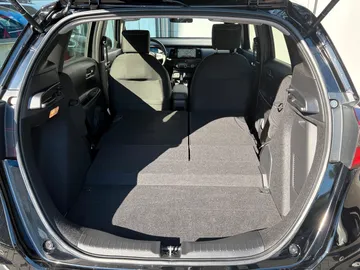 Car image 25