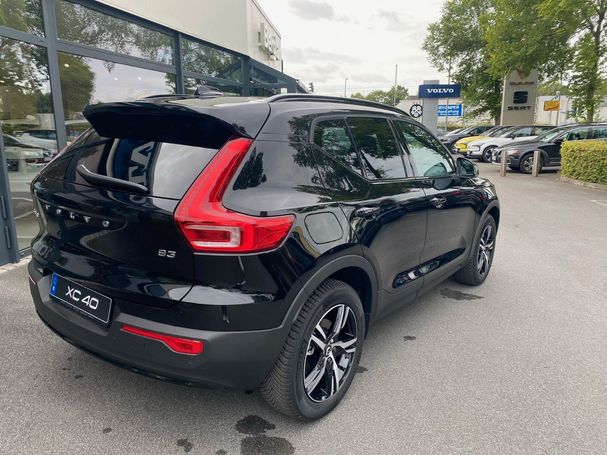 Volvo XC40 B3 Plus Dark 120 kW image number 2