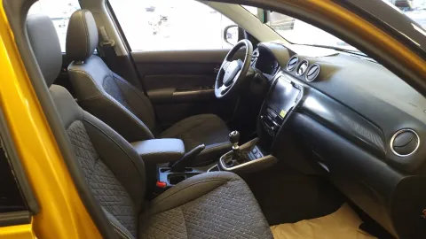 Car image 14