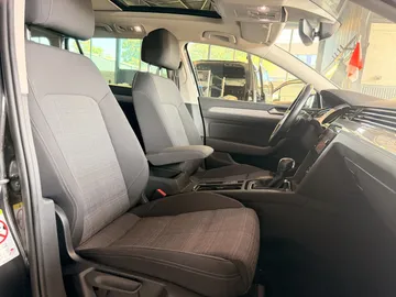 Car image 29