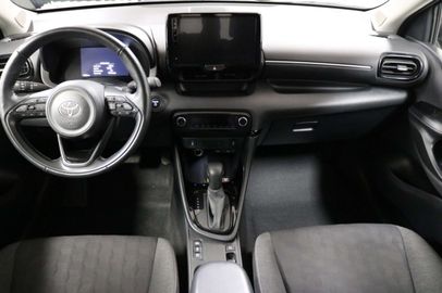 Car image 12