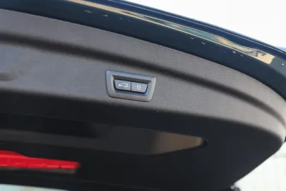 Car image 32