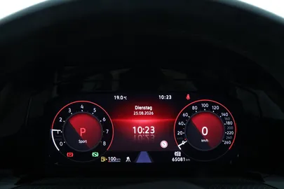 Car image 19