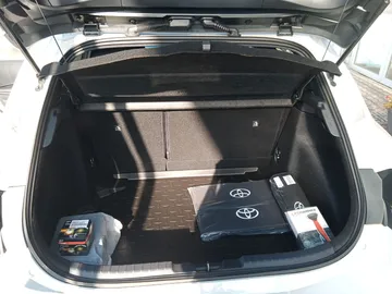 Car image 20