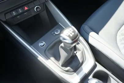 Car image 30