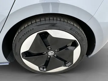 Car image 32