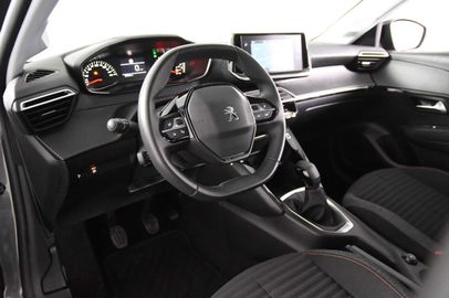 Car image 12