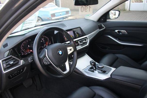 BMW 330d Touring xDrive Sport Line 195 kW image number 12