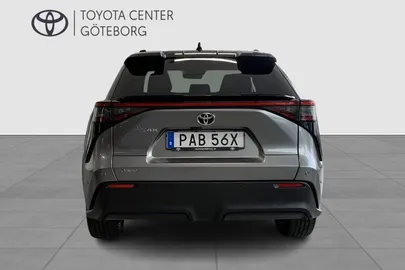 Car image 3