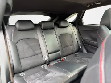 Car image 32