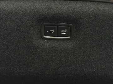 Car image 40