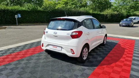 Car image 2