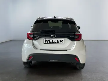 Car image 4
