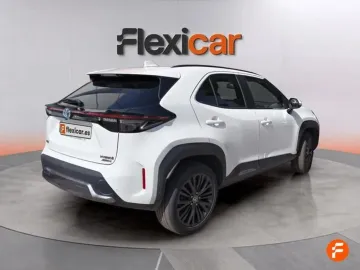 Car image 4
