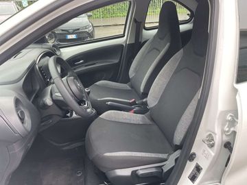 Car image 15