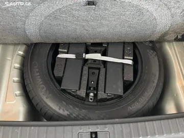Car image 28