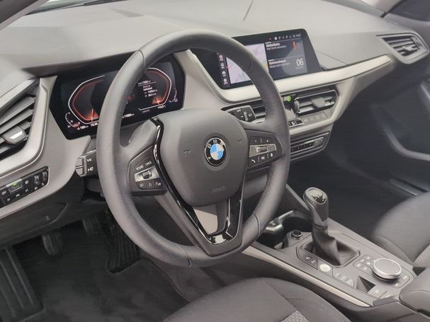 BMW 118i 100 kW image number 12