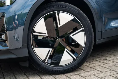 Car image 35