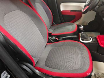 Car image 11