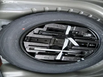 Car image 28