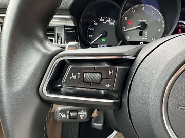 Car image 37