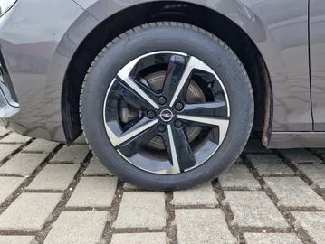 Car image 14