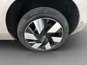 Car image 38