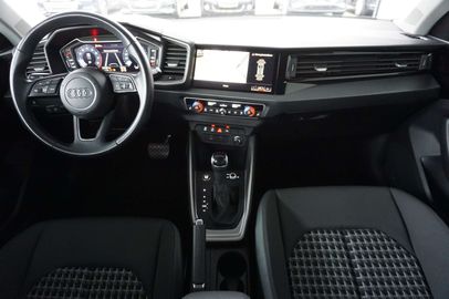 Car image 10