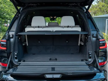 Car image 32