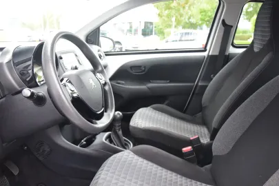 Car image 20