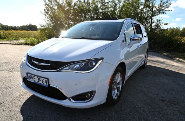 Chrysler Pacifica 214 kW image number 1