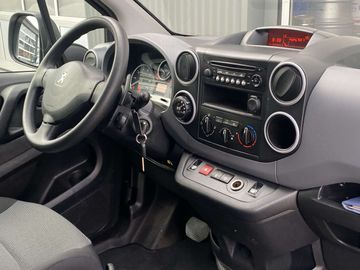 Car image 32