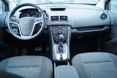 Car image 14