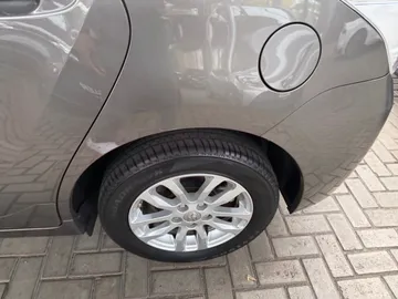 Car image 29
