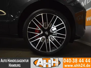 Car image 30