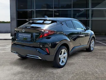 Car image 4
